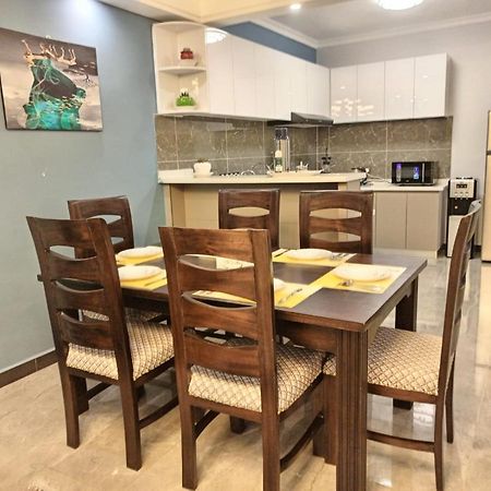 Stayrest Safari Tours New 3 Bedroom Apartments In Kilimani Nairobi With Rooftop Pool 外观 照片