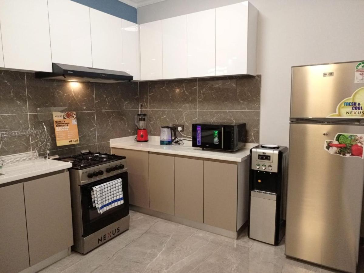 Stayrest Safari Tours New 3 Bedroom Apartments In Kilimani Nairobi With Rooftop Pool 外观 照片