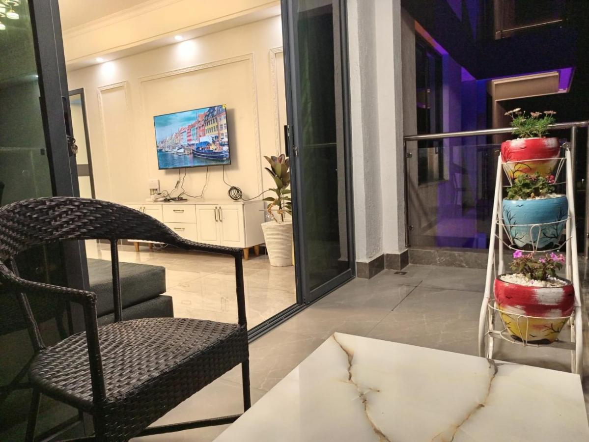 Stayrest Safari Tours New 3 Bedroom Apartments In Kilimani Nairobi With Rooftop Pool 外观 照片