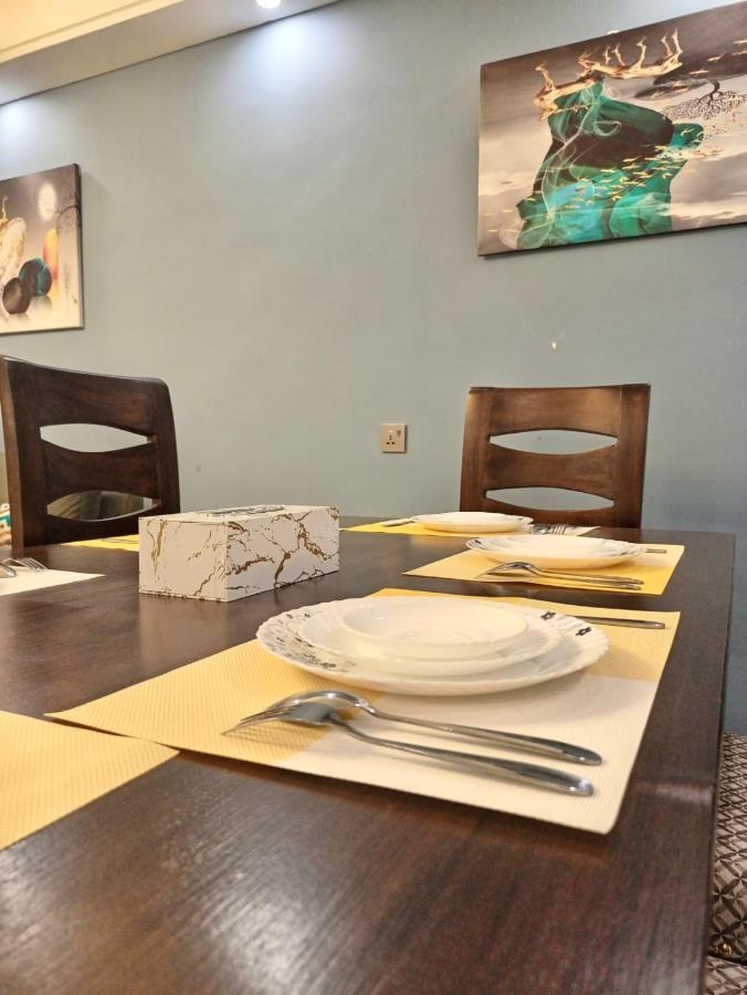 Stayrest Safari Tours New 3 Bedroom Apartments In Kilimani Nairobi With Rooftop Pool 外观 照片