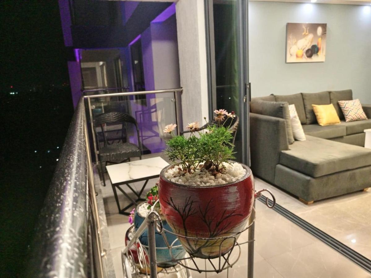 Stayrest Safari Tours New 3 Bedroom Apartments In Kilimani Nairobi With Rooftop Pool 外观 照片