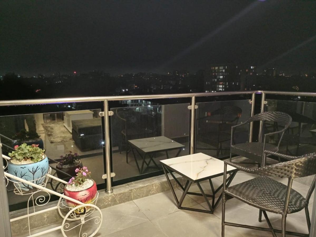 Stayrest Safari Tours New 3 Bedroom Apartments In Kilimani Nairobi With Rooftop Pool 外观 照片