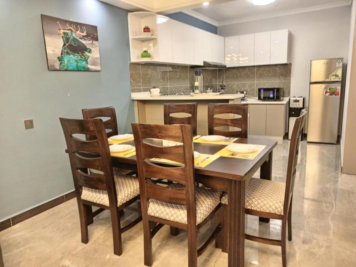 Stayrest Safari Tours New 3 Bedroom Apartments In Kilimani Nairobi With Rooftop Pool 外观 照片