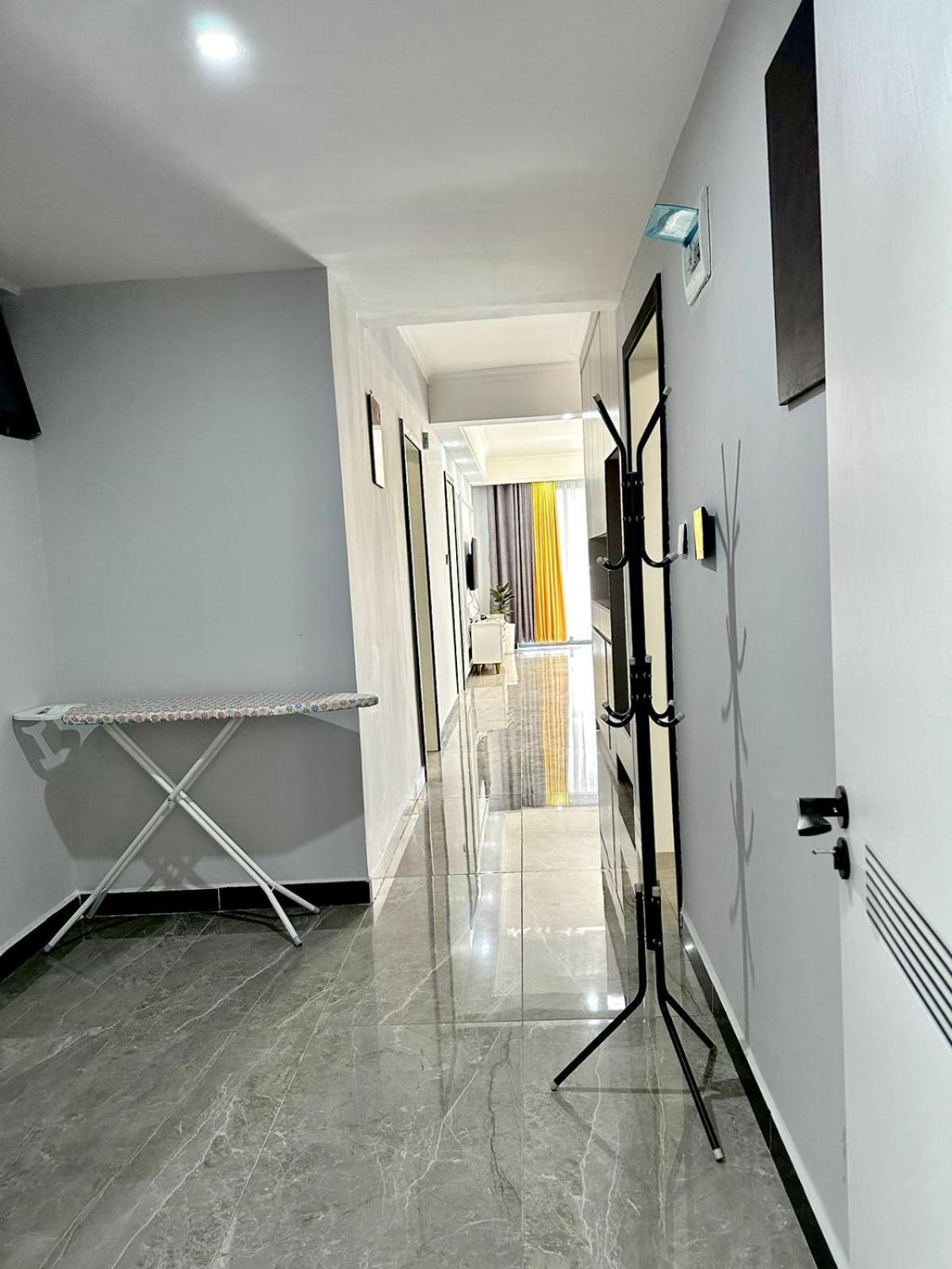 Stayrest Safari Tours New 3 Bedroom Apartments In Kilimani Nairobi With Rooftop Pool 外观 照片