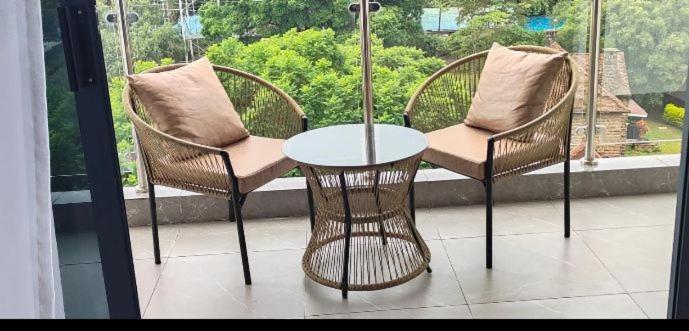 Stayrest Safari Tours New 3 Bedroom Apartments In Kilimani Nairobi With Rooftop Pool 外观 照片
